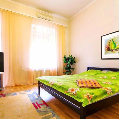 Large Apartment In The Center Dnipro Exteriör bild