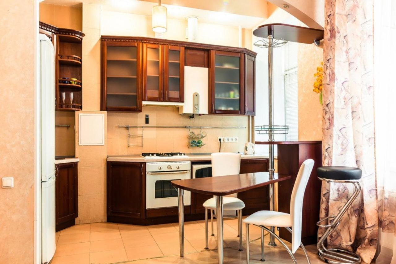 Large Apartment In The Center Dnipro Exteriör bild